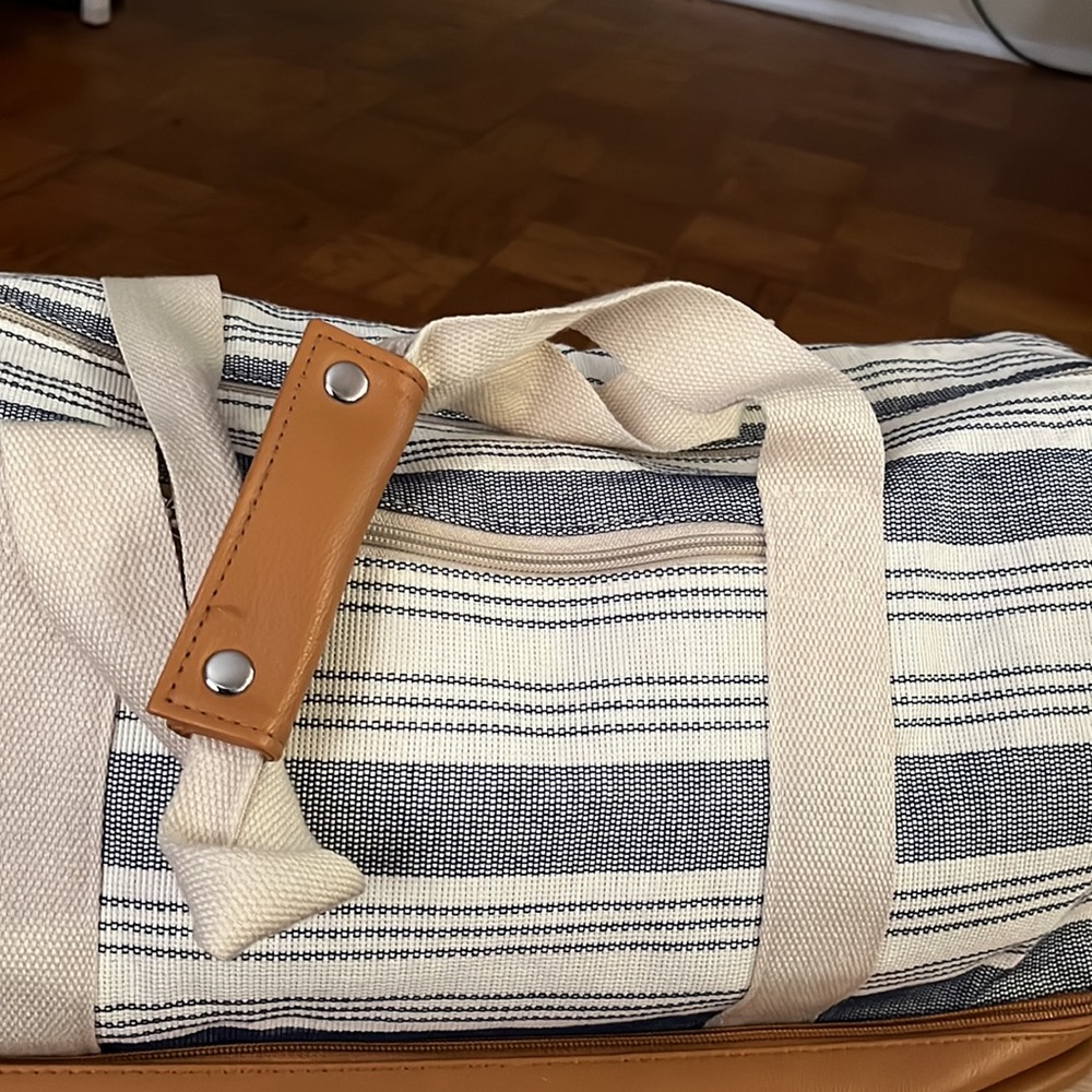 Weekender Bag - Picture 2 of 3